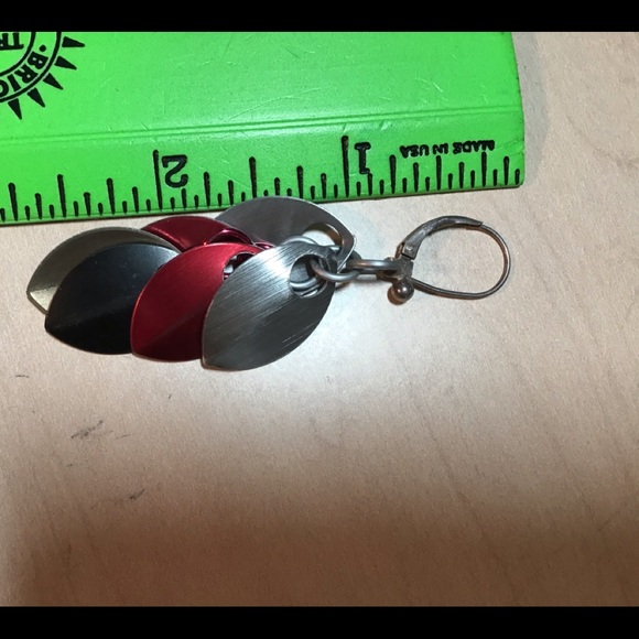 Handcrafted Scale Maille style earrings - Picture 2 of 2